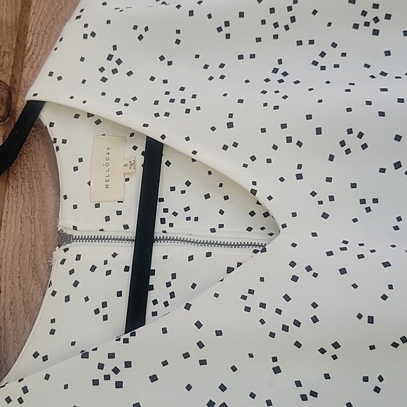 Melloday Off White Top with Black Square Confetti Print Size Small - Picture 2 of 5
